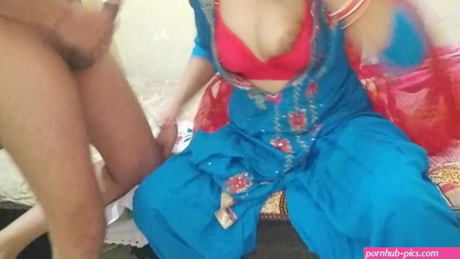 Horny Punjabi bhabhi fucked by bihari clear hindi and punjabi audio