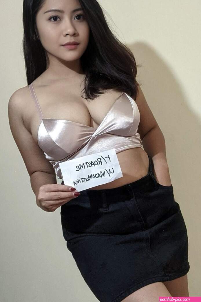 Shog model bugil