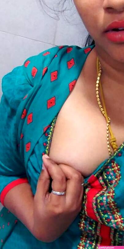 Big boobs Tamil girlfriend viral nudes leaked online