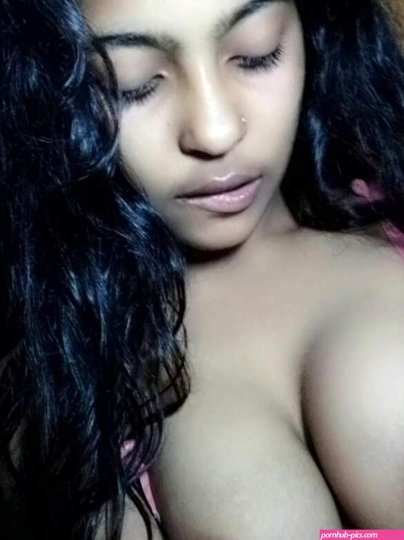 Sexy-Tamil-College-Girl-Nude-Selfies-Showing-Tits010-768x102