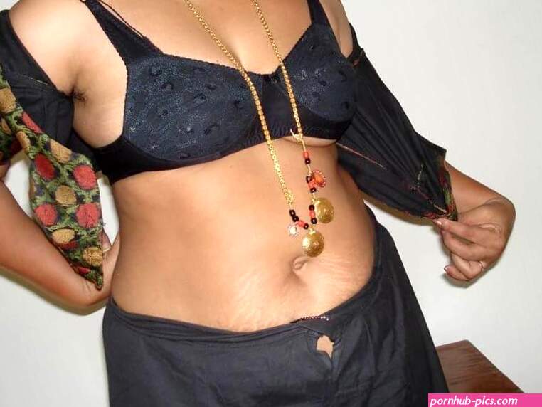 Desi Big Boobs Aunty Stripping Naked