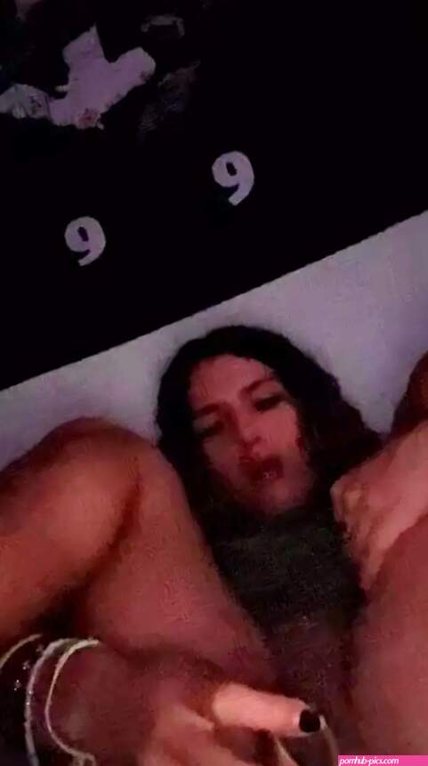 Hoesluvkinz Passionately Drilling Her Juicy Pussy With a Dildo Onlyfans Video