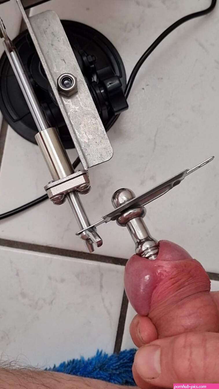gay extreme cocksounding with machine and big 13mm cockplug