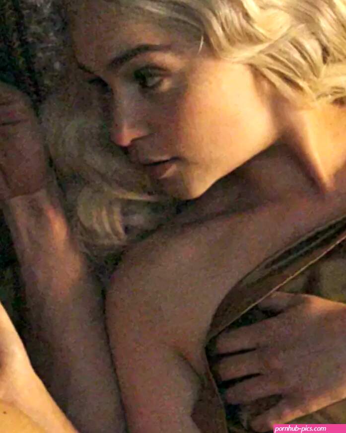 Emilia Clarke Reveals How She Was Pressurized To Do Nude Scenes In Game Of Thrones