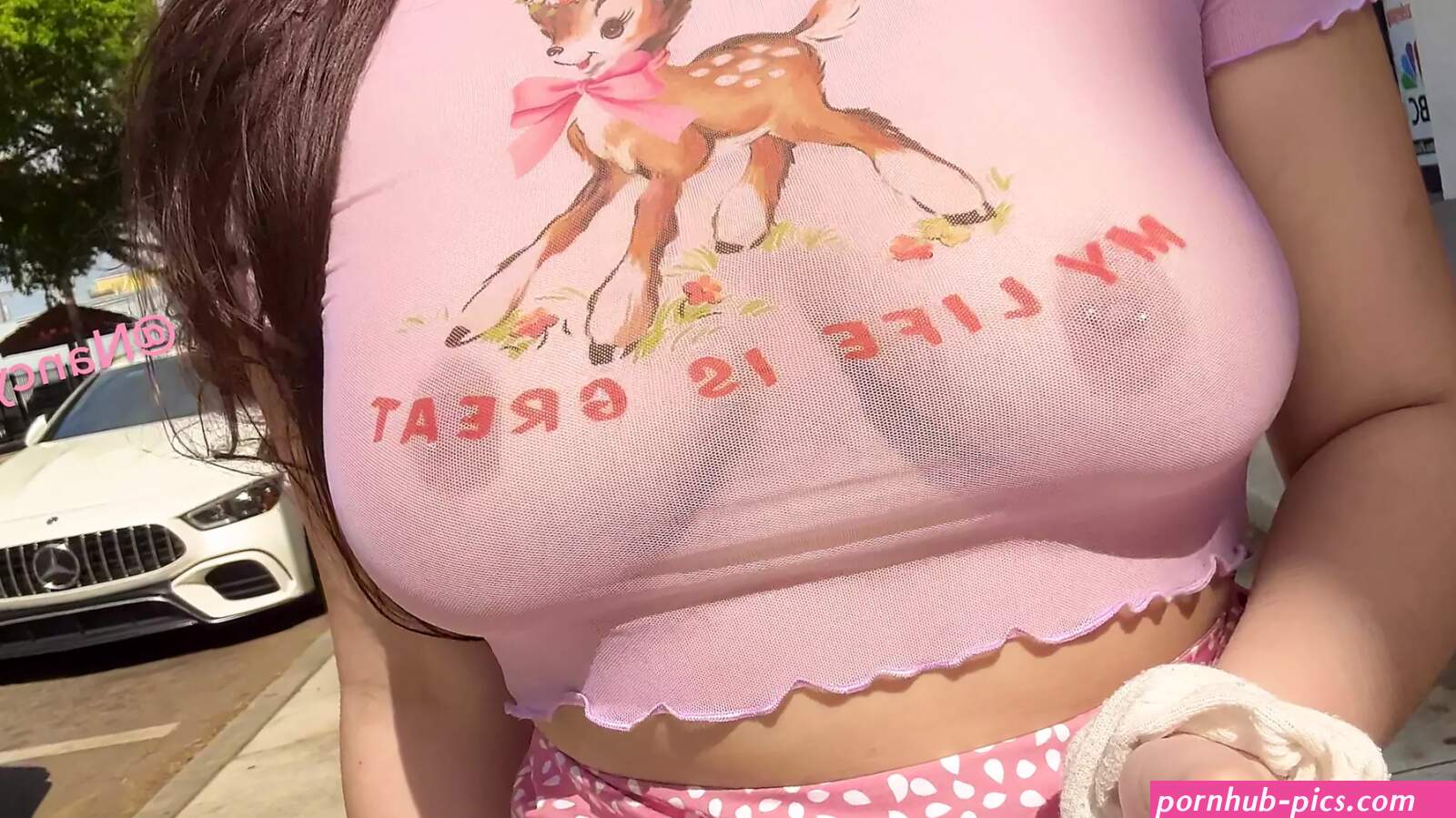 Public Walk with No Bra: American Flashing Amateur Porn