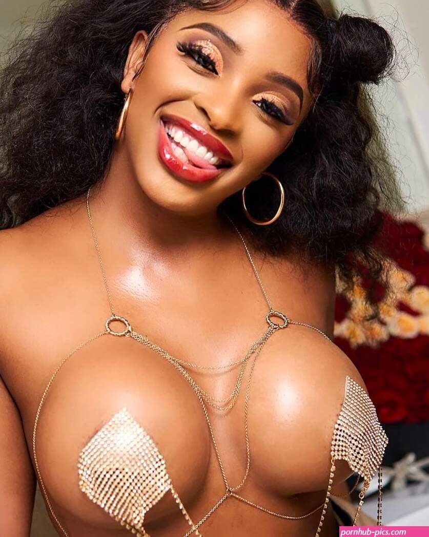 Cindy Makhathini shows off sexy BOOBS!