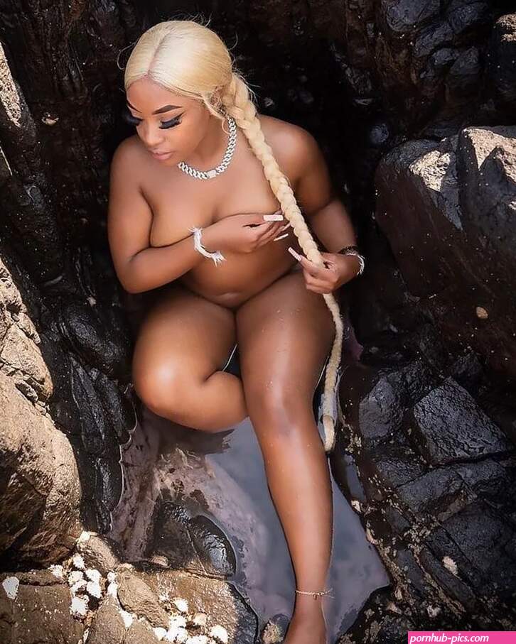 Cindy Makhathini leaves nothing to imagination with recent photos