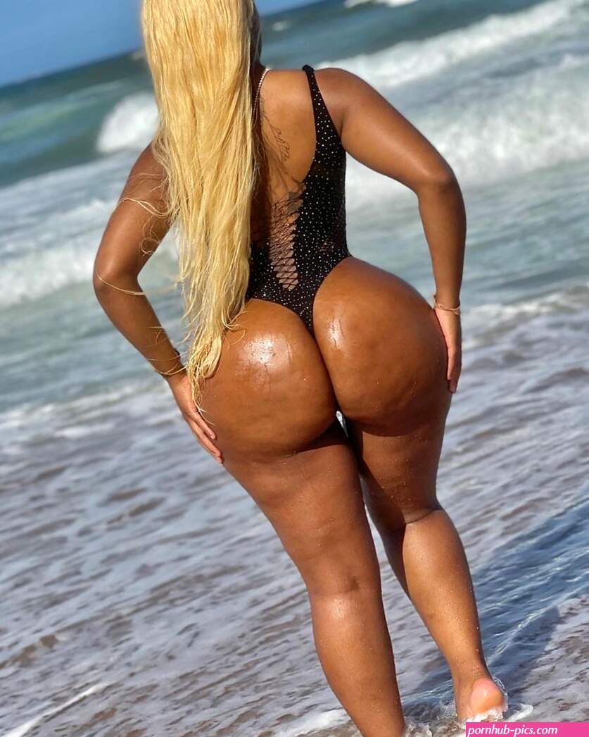 Cindy Makhathini shows off her booty
