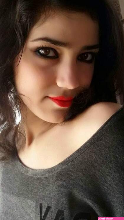 Cute Arab girl hot sex with Indian boyfriend photos