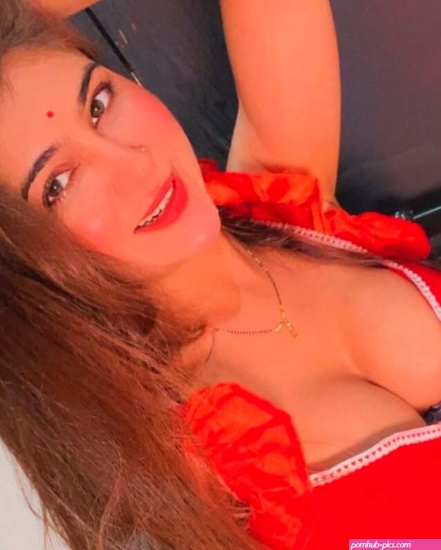 Hiral Radadiya New Exclusive Live Video Huge Boobs Pressing Pussy Closeup Teasing