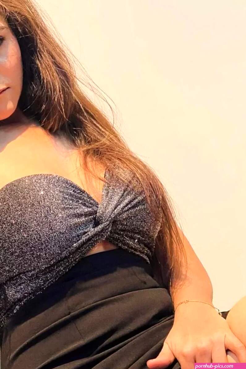 Famous Model Hiral Radadiya Showing Exclusive App Content -