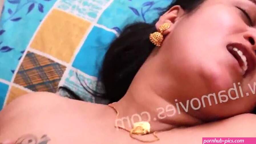 Beautiful traditional mallu wife fucking husband in xxx web series