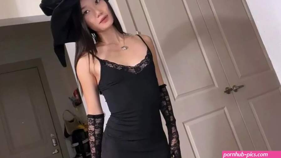Asian Mochi Skinny Petite Asian Rides a Huge Dildo After Exposing On Cam Onlyfans Video