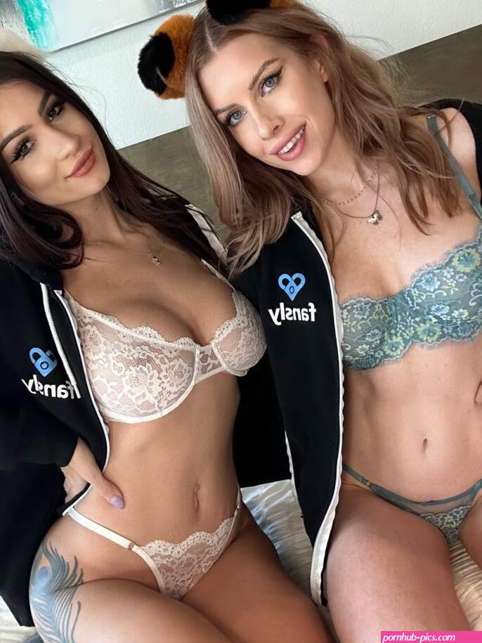 Fandy X: Should we do a threesome? 1 like and we will