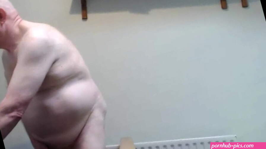 Abuelo gordito cachondo
