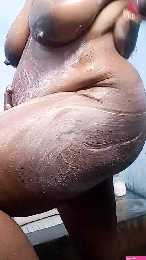 Big Boobs Indian Aunty Naked Bathing Photos 3 683x1024