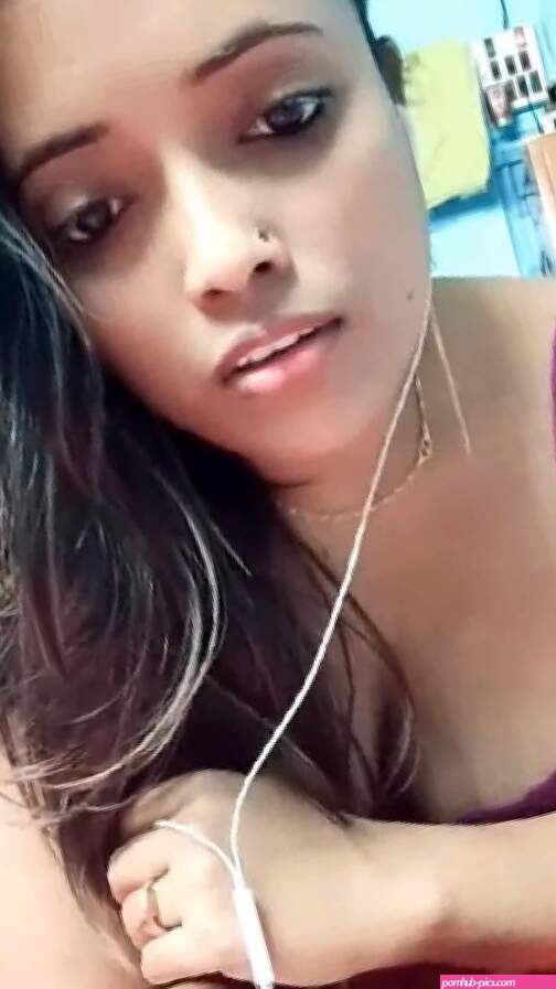 Sona showing on chamet live with face