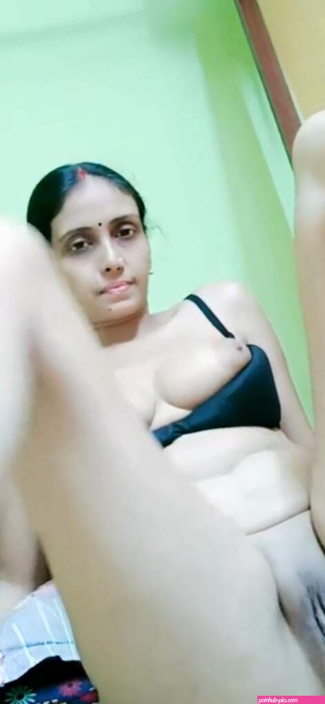 Aunty fully nude showing