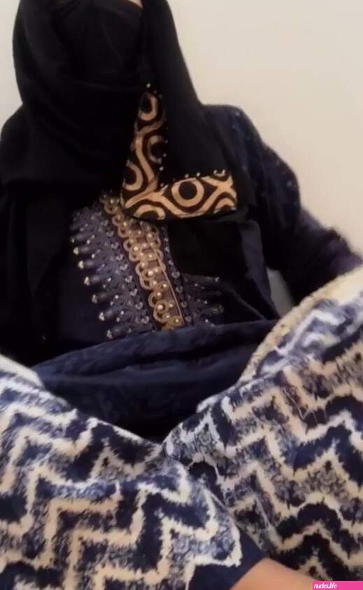 Hijab Crossdressing and Nude