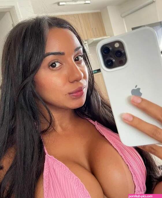 29 Hot Busty Babe Layla Silva Hot Mirror Selfie Hils32 Thesexier 11264