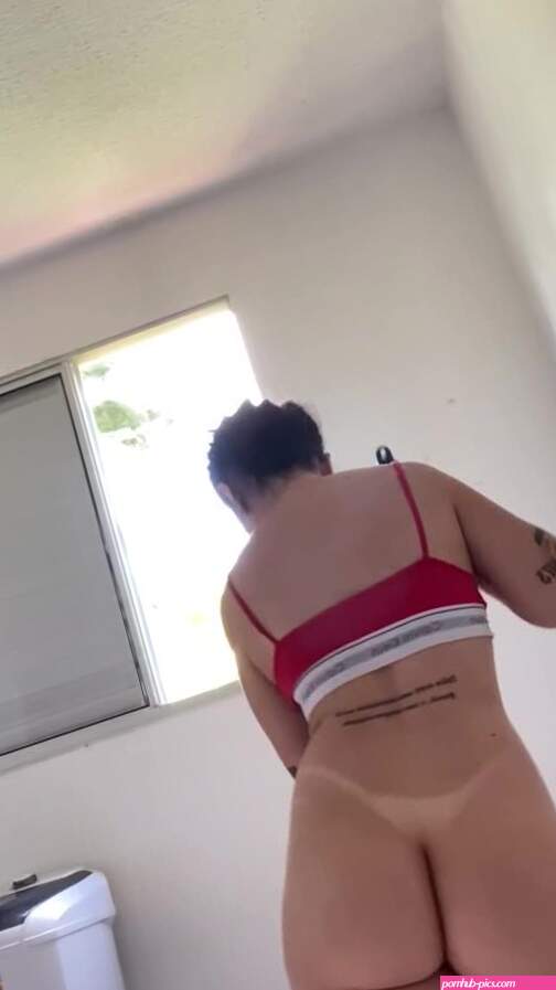 Bruna Fermmiano tem um baita rabo