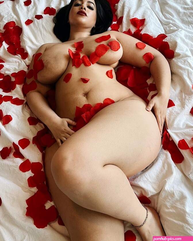 Zina Hadid moroccanzina therealzinax zinahadid Nude Leaks OnlyFans