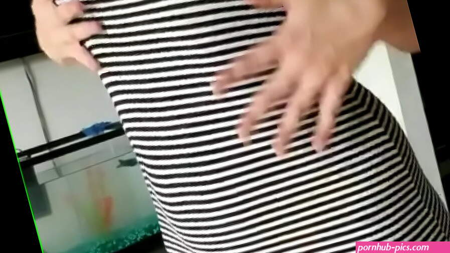 Nicole enseñando vagina