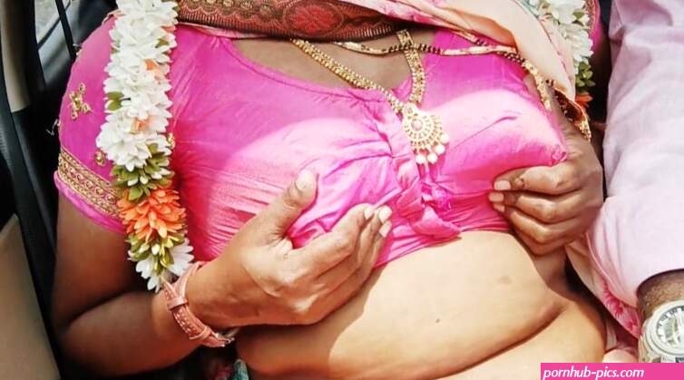 Car Sex Episode -1 Part -1 Telugu Dirty Talks Indian Telugu Sexy Saree Aunty with Ranku Mogudu