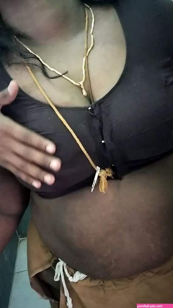 Boobs Pressing at Koyambedu Lodge: In Tamil Porn