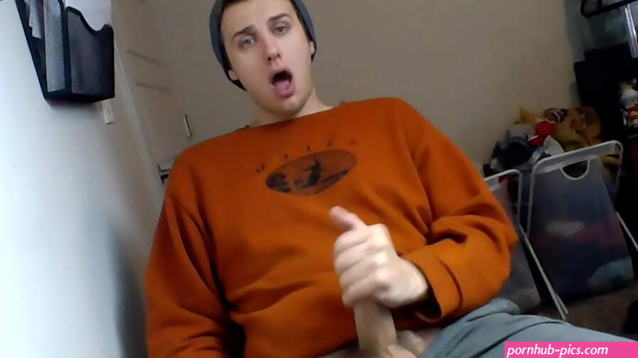 STRAIGHT Frat BRO almost gets caught cumming in dorm to friends photo!