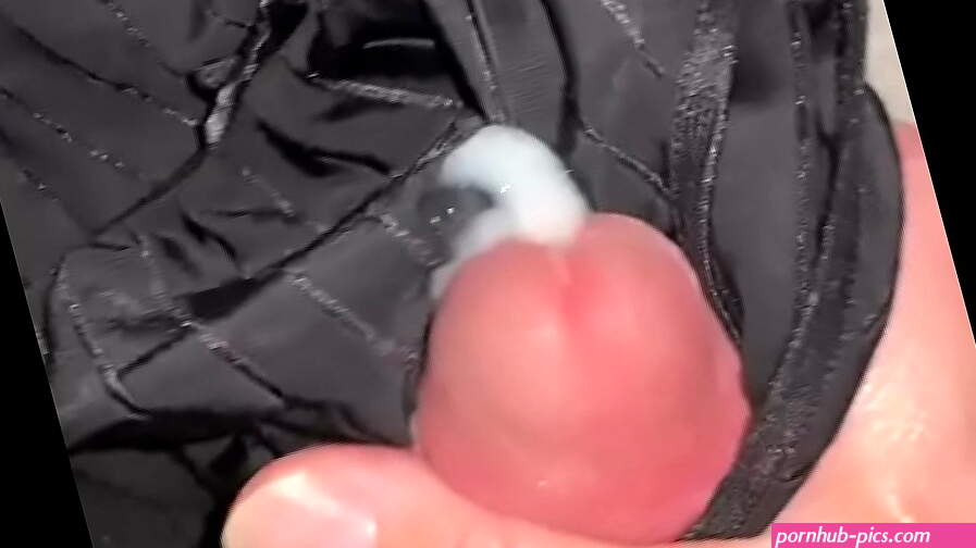 Cumming on friends used panties