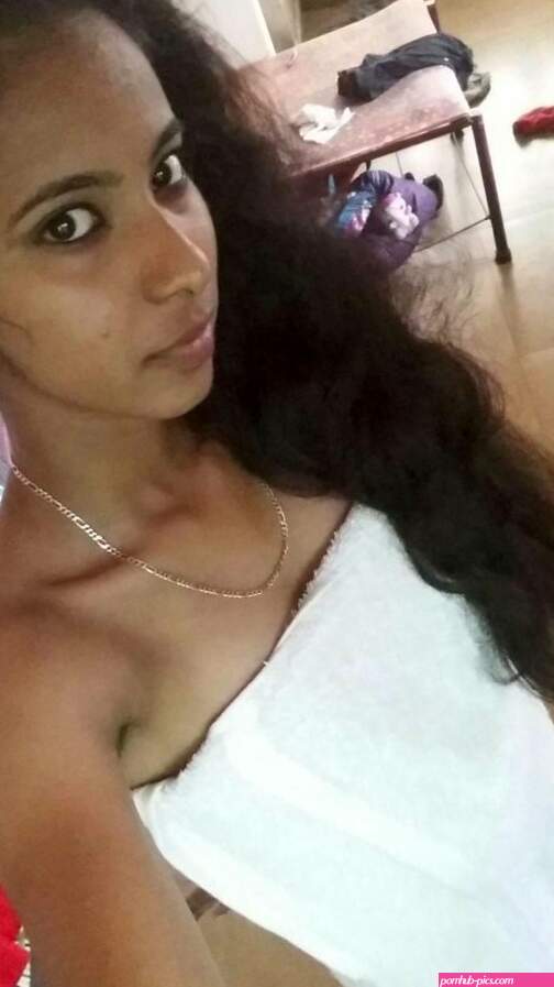 Hot Kerala Girl Topless Showing Sexy Boobs