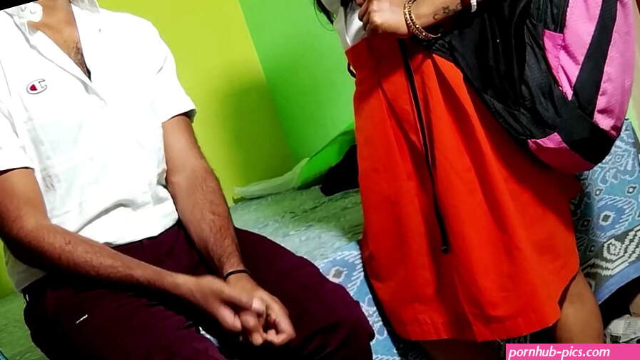 College girl fucks her classmate after class at oyo room sex video in hindi