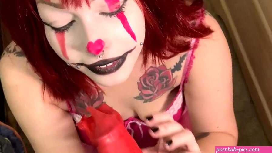 Clown Slut Tries Out Fruit Roll Up Trend From Tiktok! Full video on Onlyfans