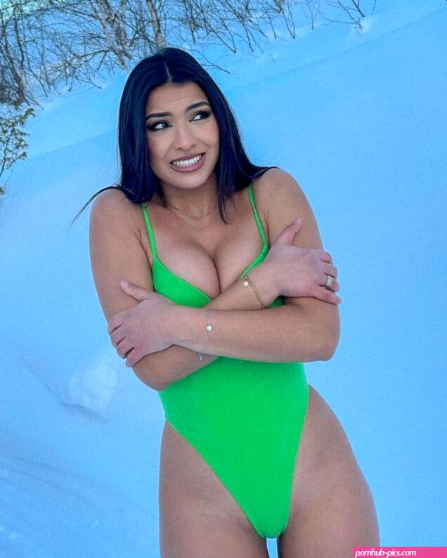 Toutes les photos de Nourhene nue et seins nus