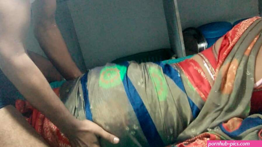 First Time Bhabhi Ke Sath Charpai per Sex Village Wife Fuking Hard Sex Village Massage Videos