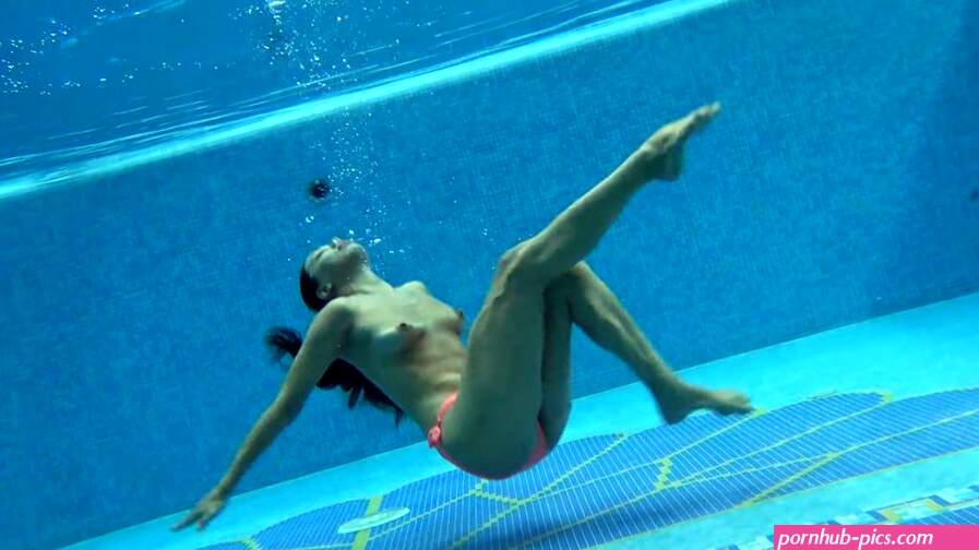 Villa swimming pool naked experience with Sazan