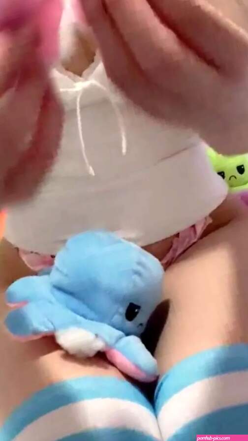 Yournekobaby Asian Teen Fooling Around With a Toy onlyfans Video