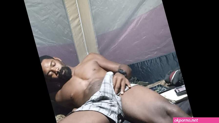 SHOWERBAIT Muscle Hunk Spreads Tight Asshole For Plumbers Thick Pipe