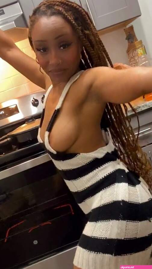 Chinese TikTokers flashes nipples on Live Stream