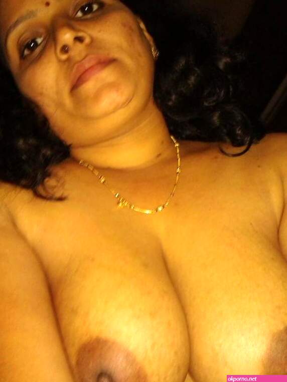 Hot pics of desi tamil aunty Jayantika with big boobs and sexy navel