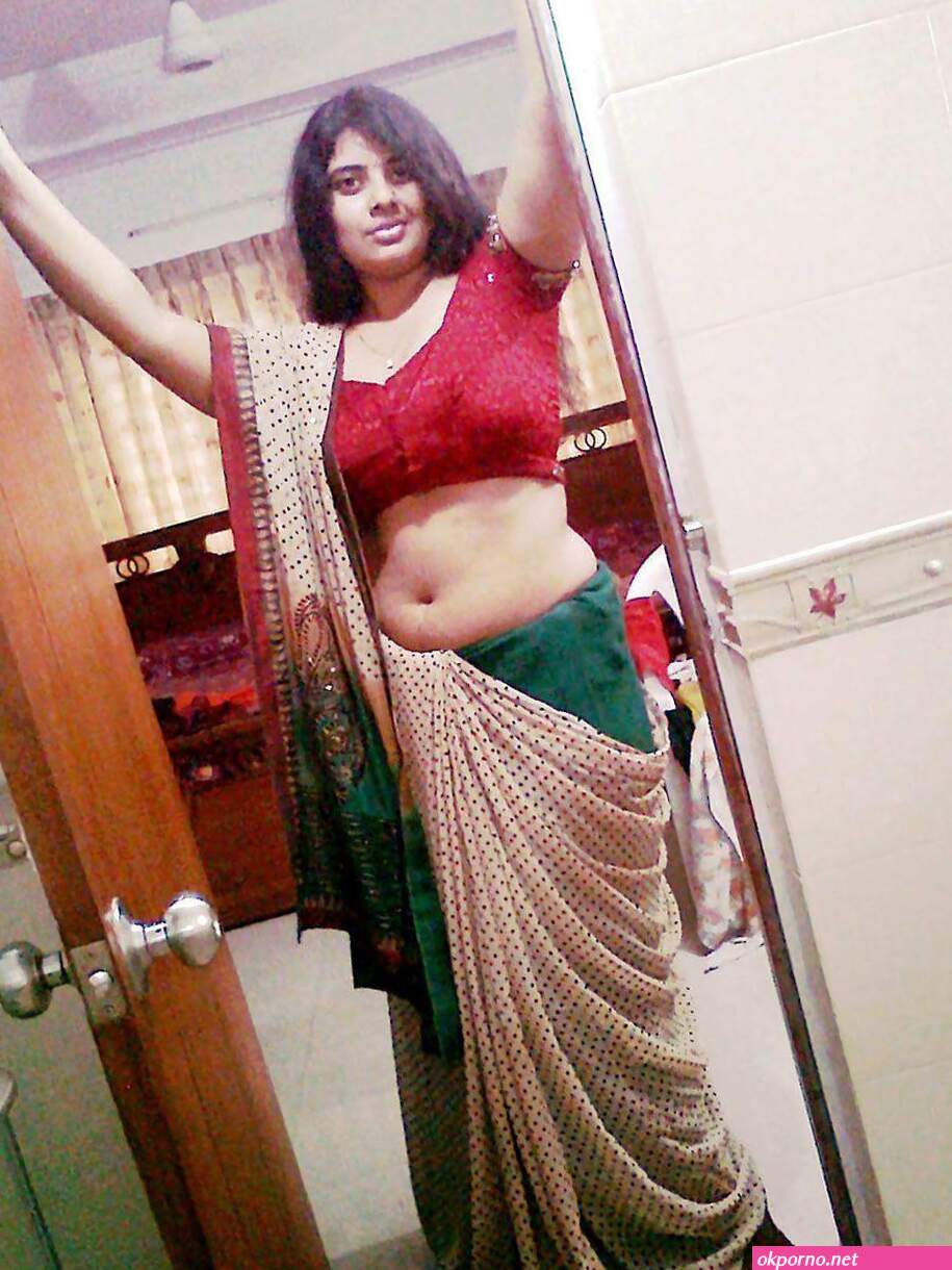 big saree aunty boobs photo