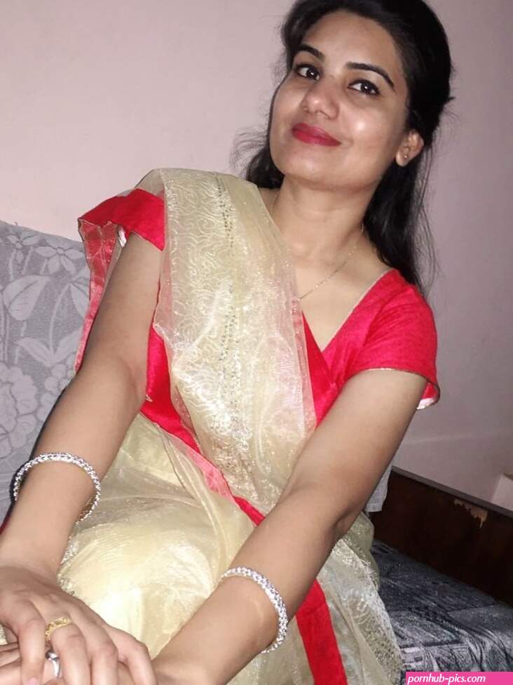 desi-hot-bhabhi-sonali-nude-selfies-001