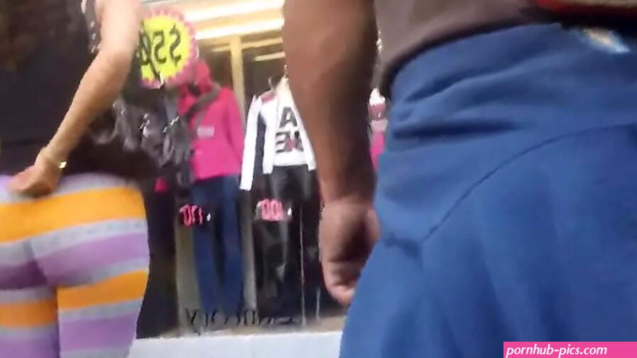 Culona Puta de la Merced en Leggins de Colores