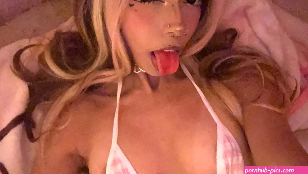 Zoweybunni Webcam Model Profile