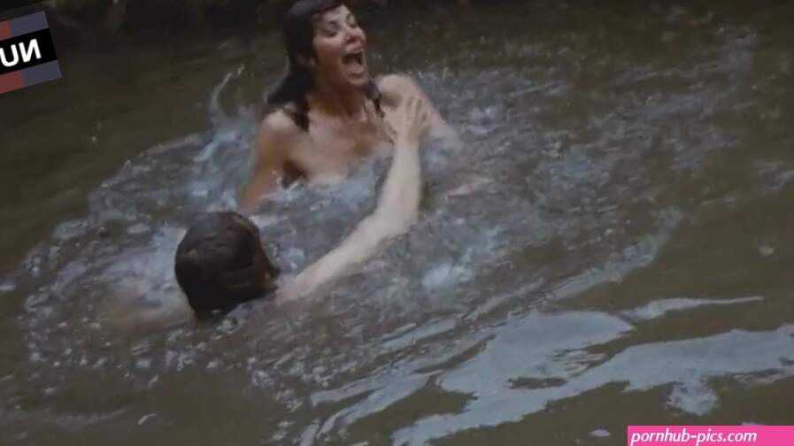 Luana Anders Nude Swimming