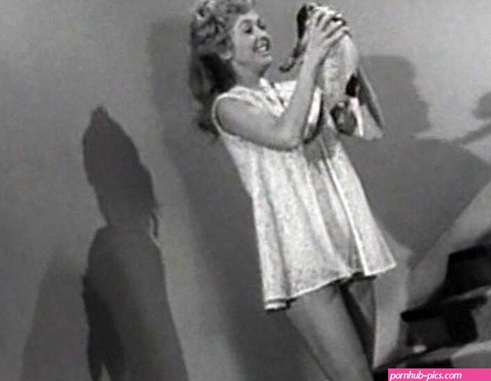 Naked Donna Douglas in The Beverly Hillbillies ANCENSORED