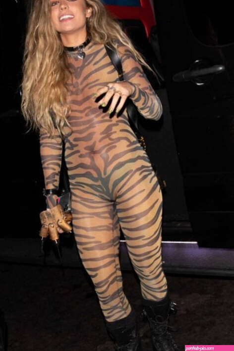 Ever Carradine Babe Celebrity Posing Hot Beautiful Paparazzi