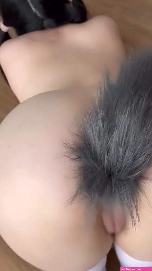 Saizneko Natural Curvy Booty Babe With Furtail Anal Plug Getting Pussy Fingered From Back Onlyfans Leaked