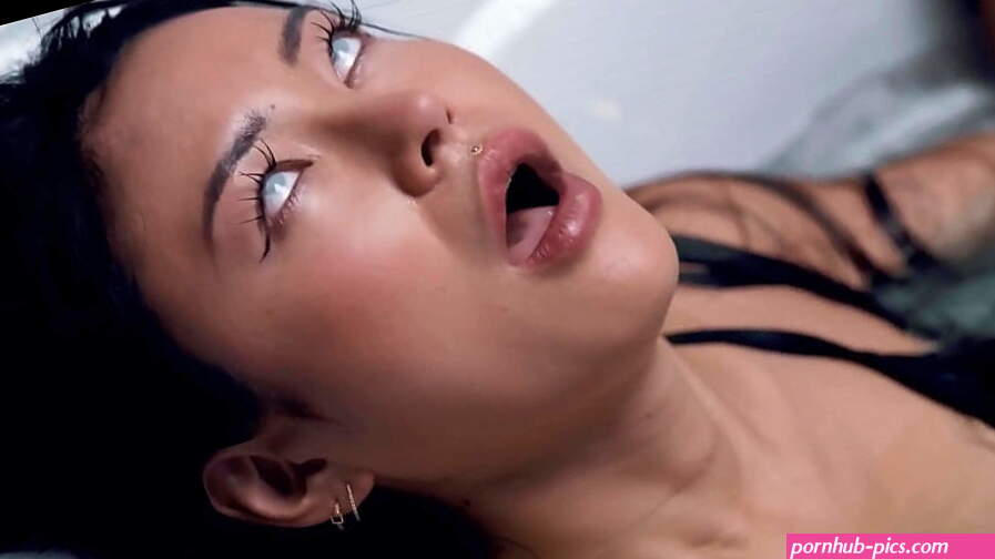 Hot Asian sex addicted chick fuck hard Russian beauty